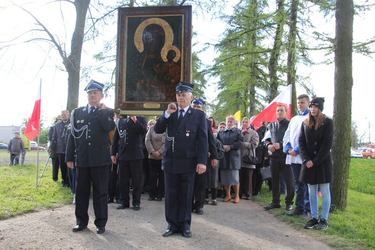 Powitanie ikony MB Częstochowskiej w Dzierzbicach