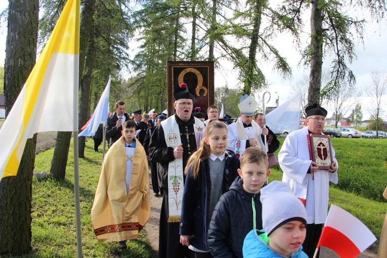 Powitanie ikony MB Częstochowskiej w Dzierzbicach