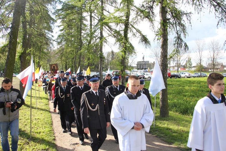 Powitanie ikony MB Częstochowskiej w Dzierzbicach