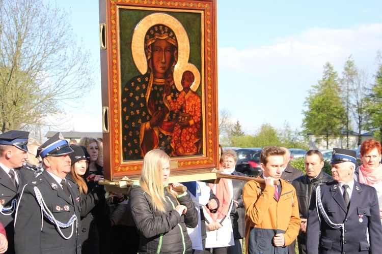 Powitanie ikony MB Częstochowskiej w Dzierzbicach