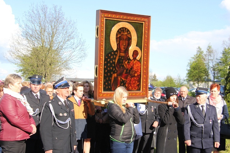 Powitanie ikony MB Częstochowskiej w Dzierzbicach