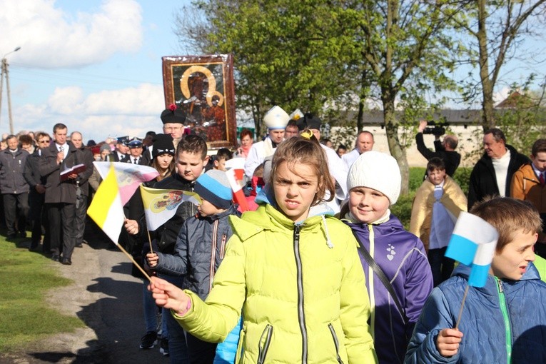 Powitanie ikony MB Częstochowskiej w Dzierzbicach