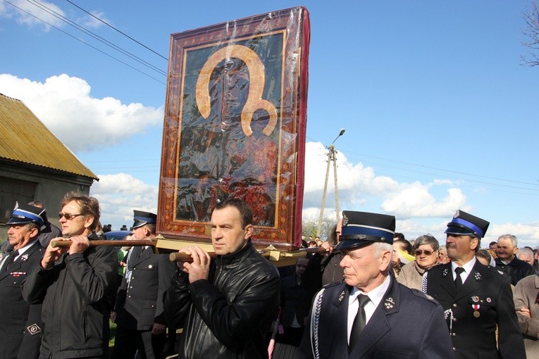 Powitanie ikony MB Częstochowskiej w Dzierzbicach