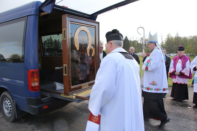 Powitanie ikony MB Częstochowskiej w Dzierzbicach