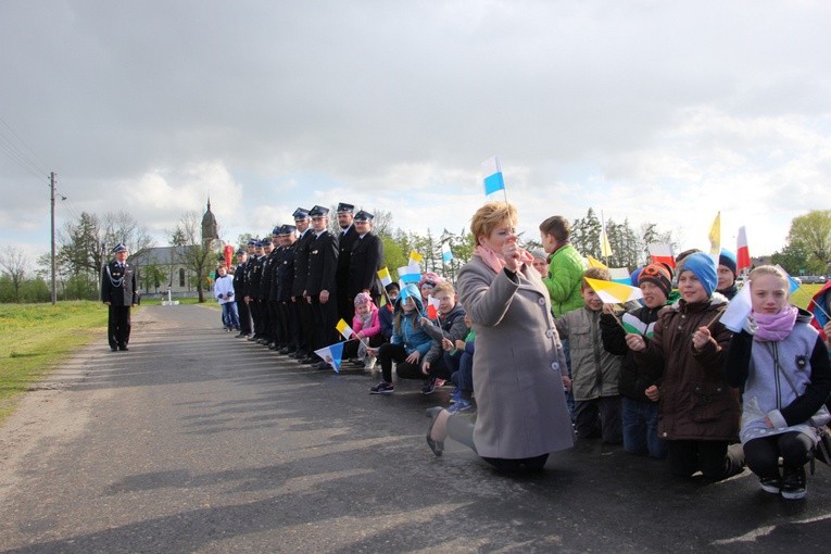 Powitanie ikony MB Częstochowskiej w Dzierzbicach