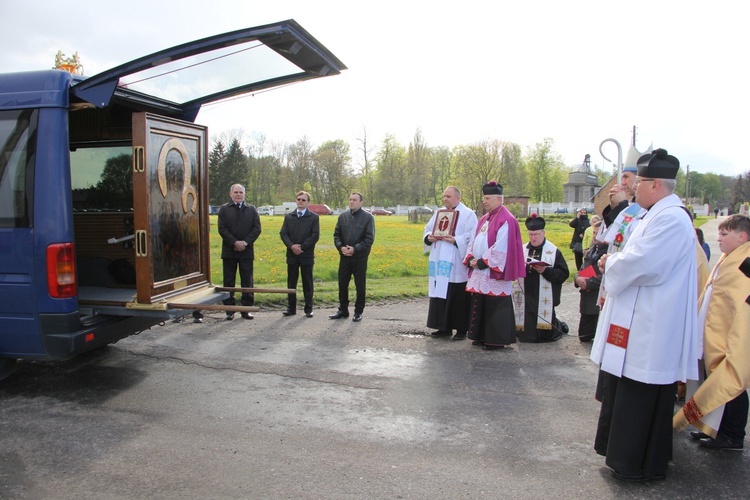 Powitanie ikony MB Częstochowskiej w Dzierzbicach