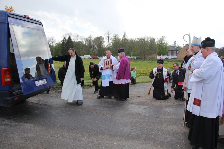 Powitanie ikony MB Częstochowskiej w Dzierzbicach