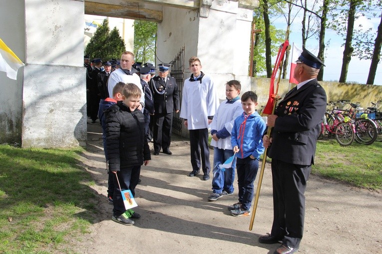 Powitanie ikony MB Częstochowskiej w Dzierzbicach