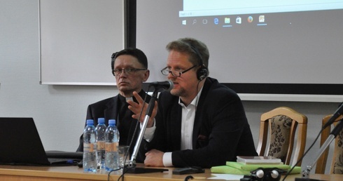 Jeśli nie dialog - to co?