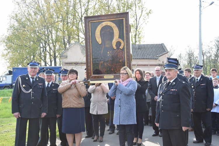 Powitanie ikony MB Częstochowskiej w parafii Sobótka