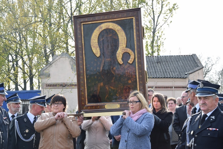 Powitanie ikony MB Częstochowskiej w parafii Sobótka