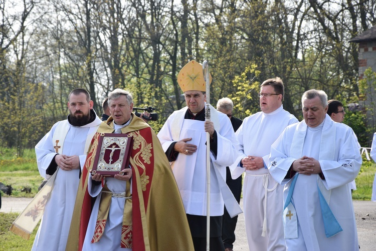 Powitanie ikony MB Częstochowskiej w parafii Sobótka