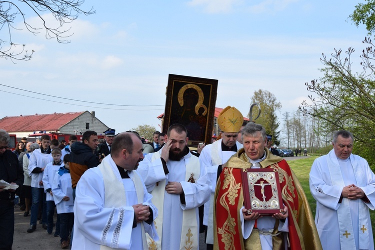 Powitanie ikony MB Częstochowskiej w parafii Sobótka