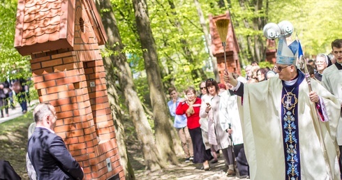 Poświęcenie kapliczek w Gietrzwałdzie