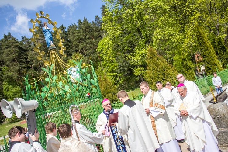 Poświęcenie kapliczek w Gietrzwałdzie