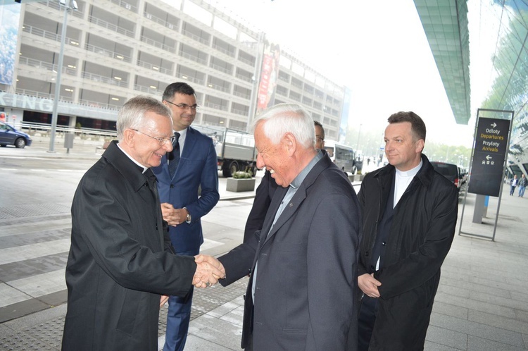 Abp Marek Jędraszewski w Kraków Airport 