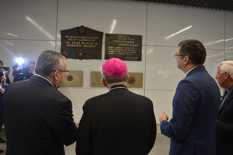 Abp Marek Jędraszewski w Kraków Airport 