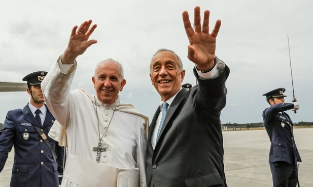 Papież Franciszek powrócił do Rzymu z Fatimy