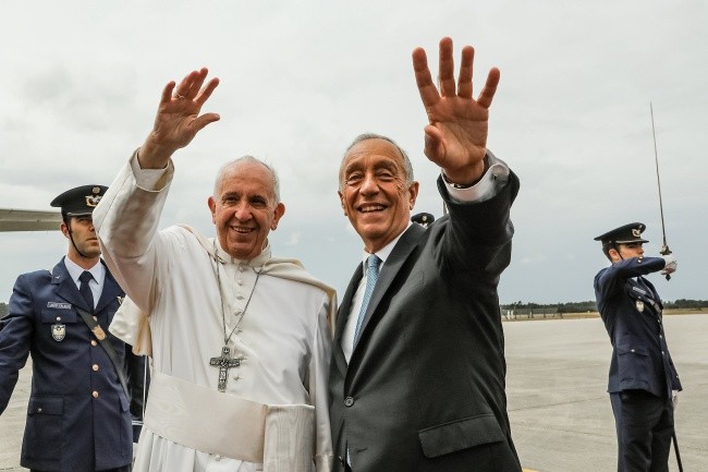 Papież Franciszek powrócił do Rzymu z Fatimy
