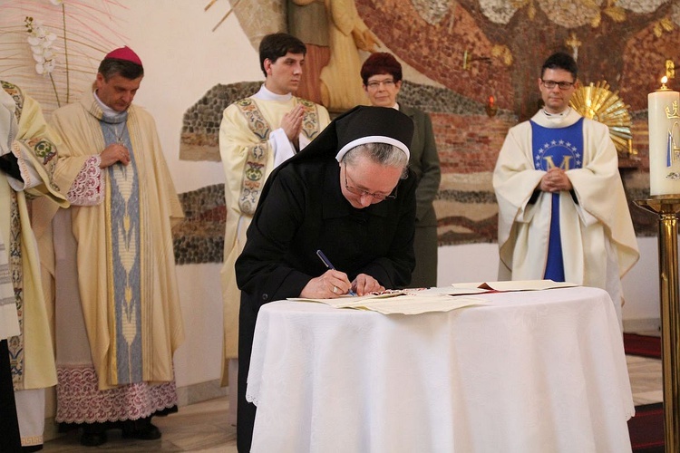 Komorowice Obszary - zawierzenie diecezji Sercu Maryi - cz. 2