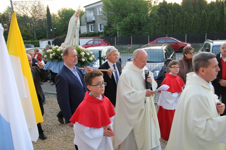 Bierzmowanie i błogosławienie dzwonów u MB Fatimskiej w Piotrowicach