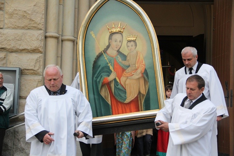 Nabożństwo fatimskie i instalacja relikwii św. Hiacynty i św. Franciszka
