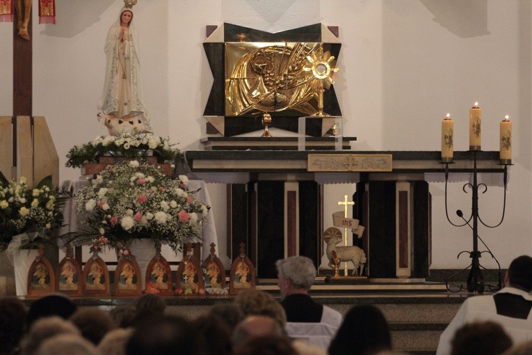 Rodziny idą za Matką