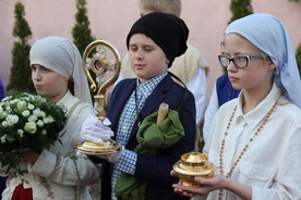 W parafii Jezusa Chrystusa Króla Wszechświata w nabożeństwie fatimskim w relikwiach uczestniczyli św. Hiacynta i św. Franciszek