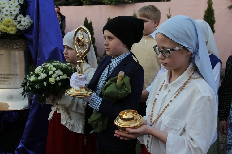 Nabożeństwo Fatimskie w parafii Jezusa Chrystusa Króla Wszechświata w Rawie Maz. 