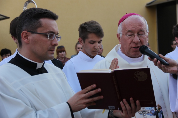 Nabożeństwo Fatimskie w parafii Jezusa Chrystusa Króla Wszechświata w Rawie Maz. 