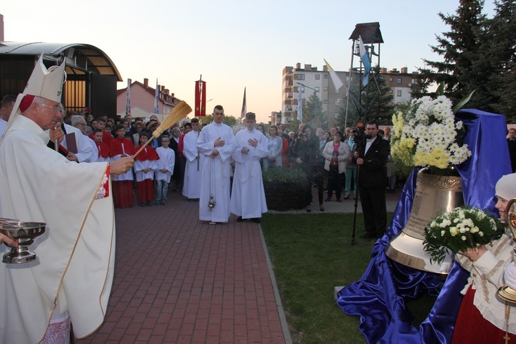 Nabożeństwo Fatimskie w parafii Jezusa Chrystusa Króla Wszechświata w Rawie Maz. 