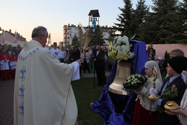 Nabożeństwo Fatimskie w parafii Jezusa Chrystusa Króla Wszechświata w Rawie Maz. 