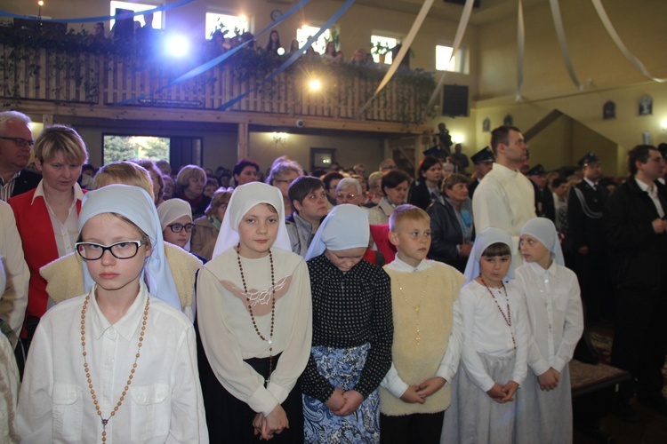 Nabożeństwo Fatimskie w parafii Jezusa Chrystusa Króla Wszechświata w Rawie Maz. 