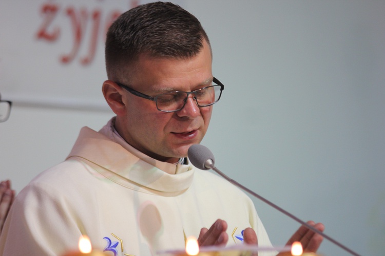 Nabożeństwo Fatimskie w parafii Jezusa Chrystusa Króla Wszechświata w Rawie Maz. 