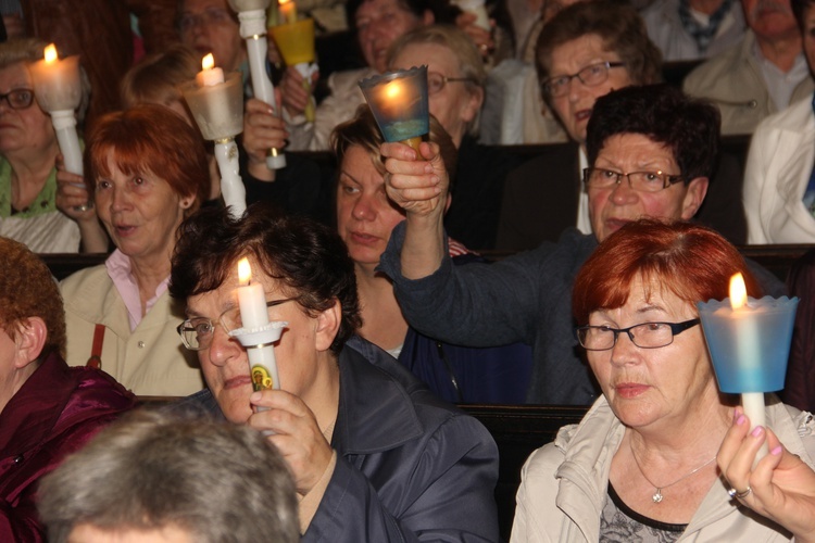 Nabożeństwo Fatimskie w parafii Jezusa Chrystusa Króla Wszechświata w Rawie Maz. 