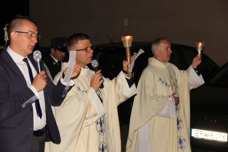 Nabożeństwo Fatimskie w parafii Jezusa Chrystusa Króla Wszechświata w Rawie Maz. 