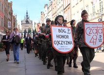 Marsz Pileckiego zgromadził przedstawiciel różnych grup i stowarzyszeń. Nie zabrakło także młodych