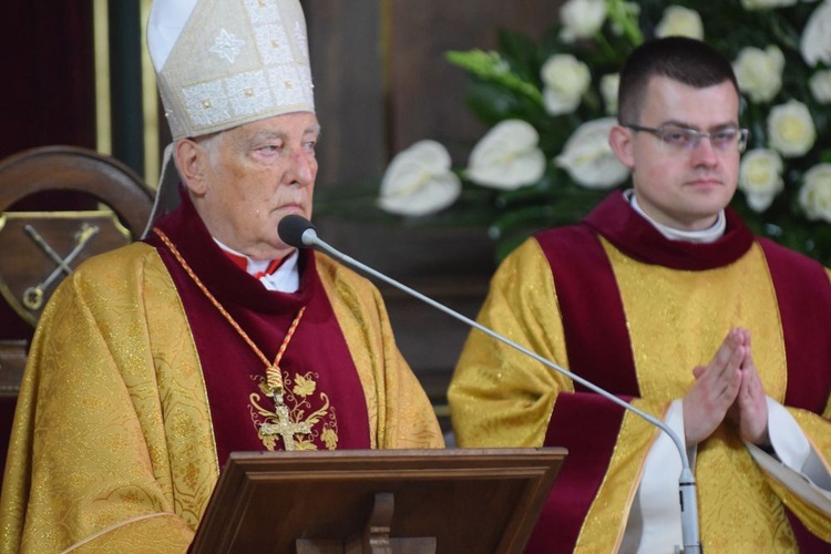 I komunii św. w Strzegomiu udzielił kardynał