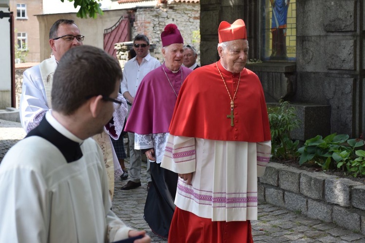 I komunii św. w Strzegomiu udzielił kardynał