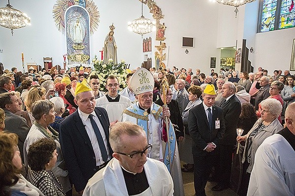 – Przychodzimy do Ciebie, Maryjo, abyś Ty wzięła nasze sprawy w swoje ręce – modlił się metropolita warszawski.