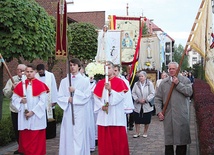 ▲	W uroczystościach wzięli udział parafianie,  ale także pielgrzymi z całej diecezji.