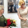 Nagrodę Marii Kaczmarskiej (z lewej) wręczyła Anna Skubisz- -Szymanowska.
