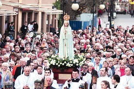 Procesja była wielką manifestacją wiary i zaufania do Boga i Maryi.