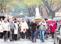 Podczas spotkania było bardzo wiele nawiązań  do rocznicy objawień Matki Bożej w Fatimie.