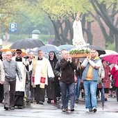 Podczas spotkania było bardzo wiele nawiązań  do rocznicy objawień Matki Bożej w Fatimie.