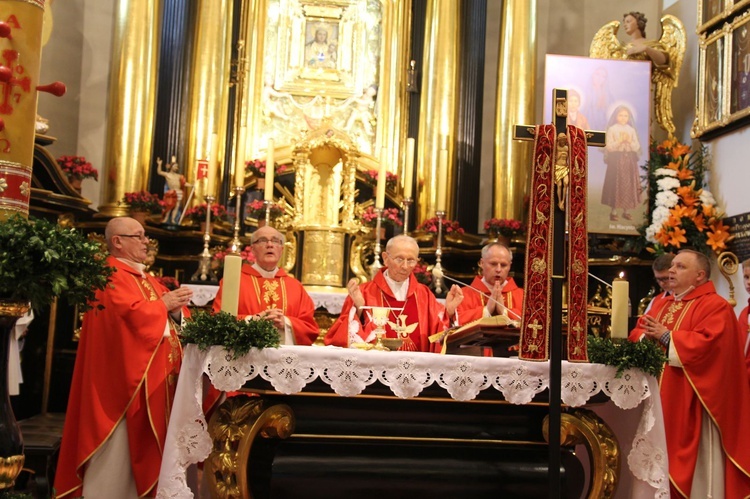 Bierzmowanie w tuchowskim sanktuarium