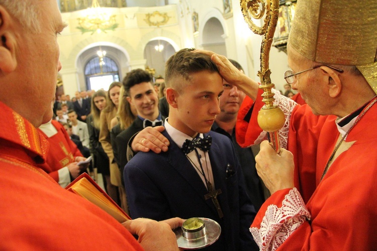 Bierzmowanie w kościele św. Jakuba w Tuchowie