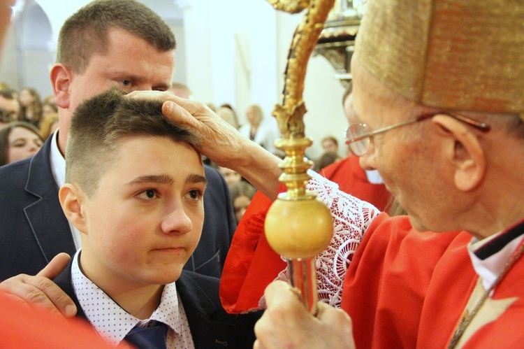 Bierzmowanie w kościele św. Jakuba w Tuchowie