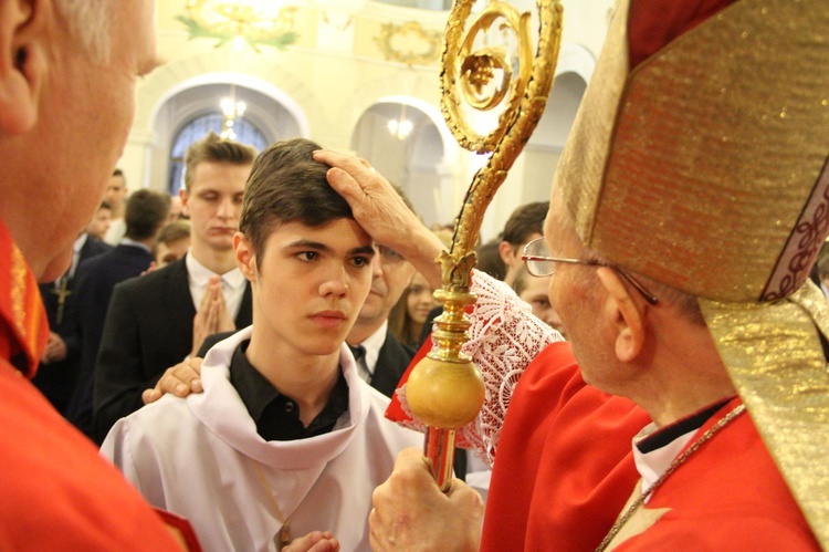 Bierzmowanie w kościele św. Jakuba w Tuchowie