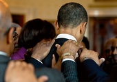 Pomimo rozdziału państwa i Kościoła, modlitwa za prezydenta USA, ktokolwiek nim jest (na zdj. Barack Obama), jest częścią amerykańskiej mozaiki polityczno-religijnej.